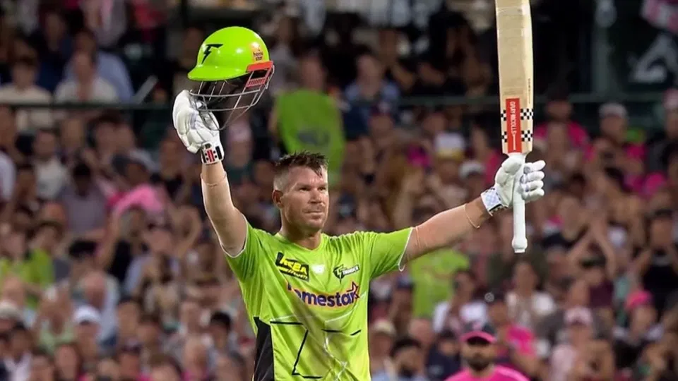 David Warner breaks Virat Kohli's elite T20 record with sensational BBL hundred